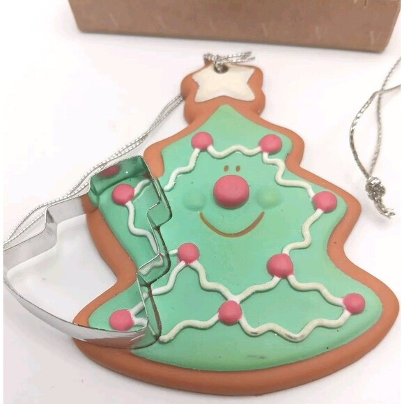 Avon Christmas Gingerbread Cookie Cutter 3 Ornaments Tree Bell Star Collectable - Picture 2 of 5